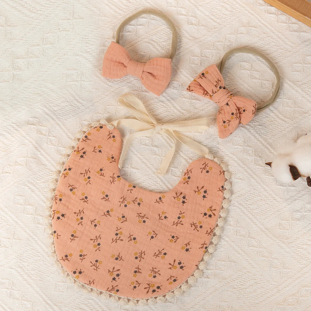 Ensemble 3 pièces – Bavoirs & Bandeaux Fleurs pour Bébé | Élégance & Confort au Quotidien