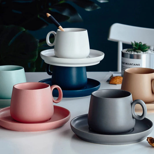 Tasse à Café en Céramique – Élégance Européenne pour Vos Moments Café